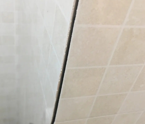 盐亭瓷砖空鼓维修公司分享阳台瓷砖脱落的修复过程可以分为以下几个步骤